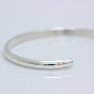 Simply Elegant Handmade Sleek Silver Bangle